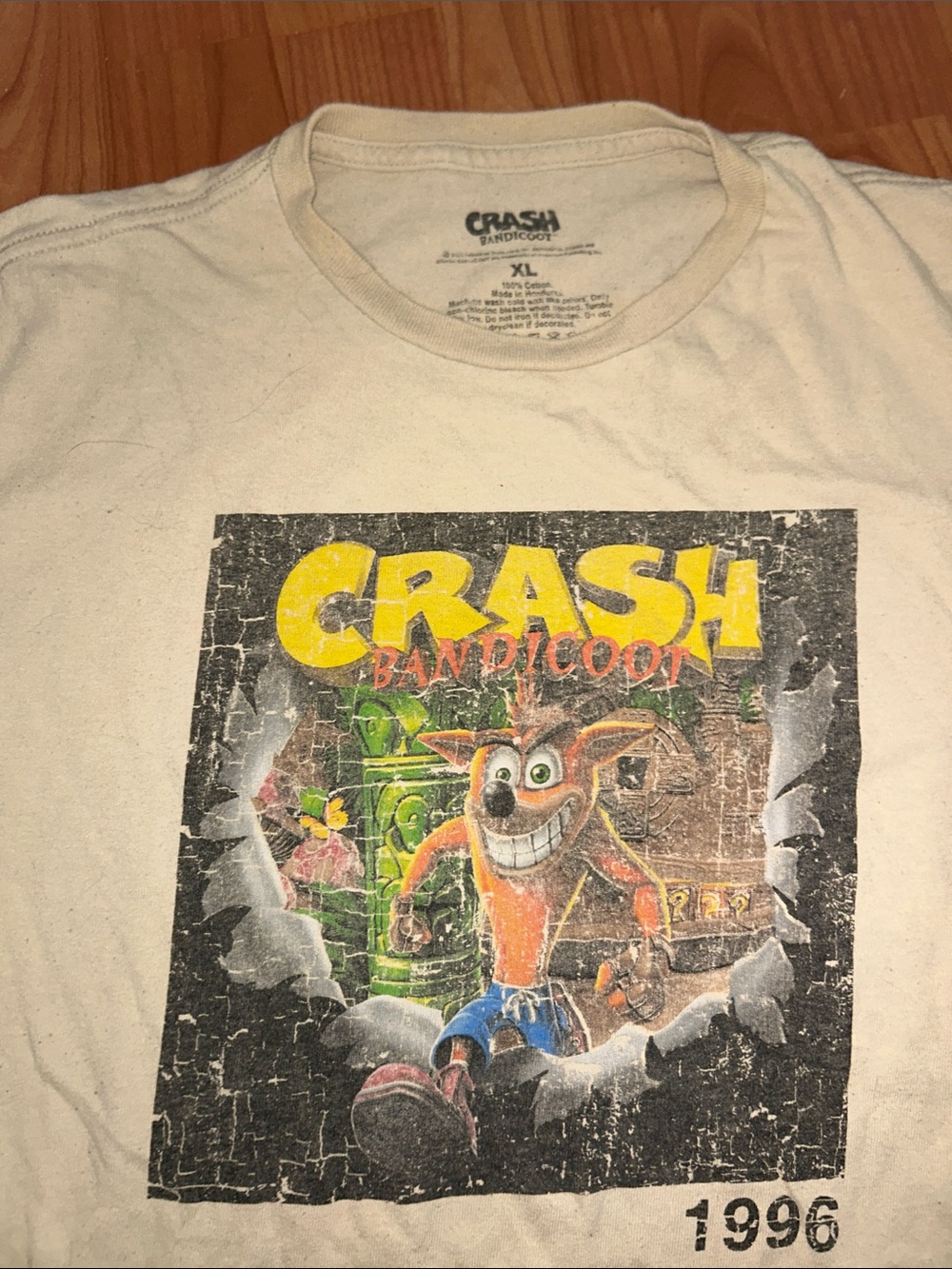 VINTAGE Crash Bandicoot Graphic Tee - BEIGE - Crash Bandicoot HAS A FEE FLAWS